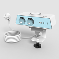 Multiprise OMNI 5-en-1 montée sur bureau avec compatibilité USB-C et Qi, chargeur sans fil pour une configuration flexible de l'espace de travail