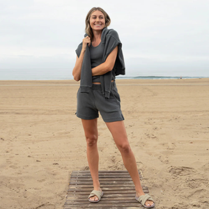 Shorts en molleton français pour femmes, 100% coton biologique de luxe, pré-rétréci, certifié GOTS, respirant, écologique, doux de qualité supérieure - Product Image 3