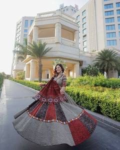 คอลเลกชั่น navratri lehenga choli-2025 lehenga (เย็บเต็ม) ผ้า & งานพิมพ์ georgette และน่าสนใจ - Product Image 1