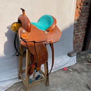 ชุดอานม้าหนังแท้สไตล์ตะวันตกพร้อมงานศิลปะลายพรีเมียมสำหรับแข่งขันบาร์เรลเรซซิ่ง ทำจากไม้ |   ชุดอุปกรณ์สแตนเลสสตีลตัดแต่งด้วยมือ พร้อมชุดตะปูฟรี ปรับแต่งได้ - Product Image 1