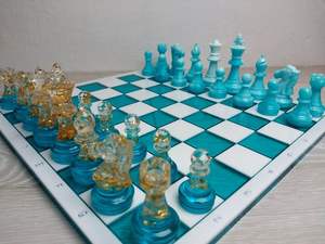 ชุดกระดานหมากรุกทำจากไม้และเรซินกล่องเกมหมากรุกทำจากเรซิ่นสีแดงสีดำสุดหรูงานหัตถกรรม tayyab - Product Image 3