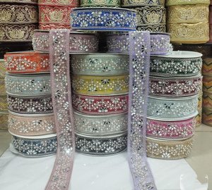 Adornos de encaje de organza bordados de lujo ecológicos hechos a medida, bordes con cuentas, bolsas de trabajo con espejo, ropa para el hogar, diseño de reventa elegante - Product Image 2