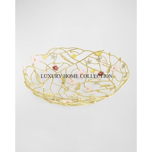 Bols élégants en métal poli avec des motifs géométriques ajoutant une touche de sophistication et de style à la maison moderne ou traditionnelle - Product Image 3