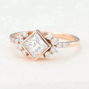 Bague de fiançailles en moissanite VVS de 2 carats, sertie en grappe de coupe princesse, en argent 925, sertie en bélière, bague d'anniversaire de mariage, cadeau pour femme - Product Image 3