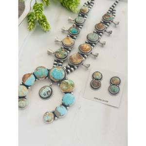 Ensemble de colliers Squash Blossom en turquoise plaqué or et argent sterling de Darrin Livingston Royston - Product Image 3
