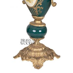 Lampe de table antique en porcelaine et laiton avec base florale verte poignées dorées ornées abat-jour en tissu élégant et classique intemporel - Product Image 4