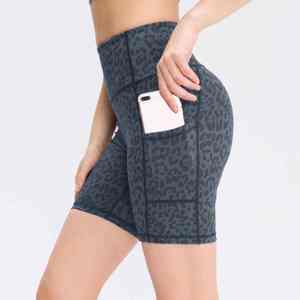 Pantalones cortos de yoga sin costuras para mujer - Product Image 1