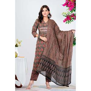 Conjunto de Kurta con Estampado Paisley Clásico en Negro y Rojo, Ropa Étnica India, con Dupatta de Georgette y Choli de Seda y Lehenga - Product Image 3