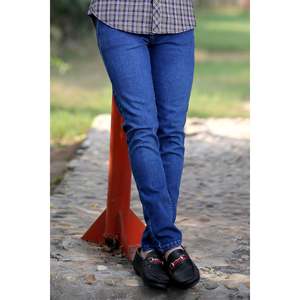 Jeans de mezclilla TELIS de corte regular con logo personalizado, estilo streetwear holgado y ajustado, cintura baja, color oscuro lavado con agujeros. - Product Image 6