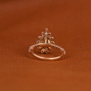 Élégante bague de fiançailles classique pour femme en plaqué or 14KT créée en laboratoire jaune taille poire diamant rose pavé serti IGI - Product Image 2