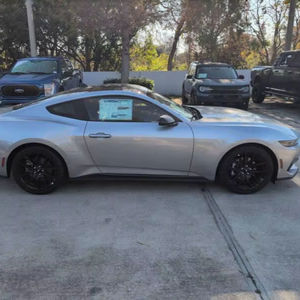 Nouveau 2025 pour Mustang, galerie de toit métallique avec intérieur sombre et caméra, compatible transmission automatique - Product Image 1