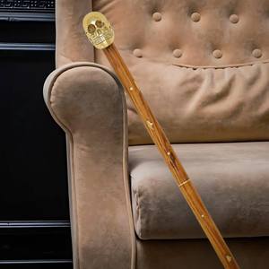 Bâton de marche en bois de style vintage avec manche en laiton - Product Image 3