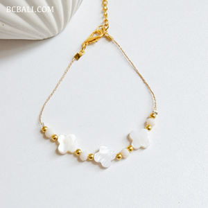 Bracelet en coquillage d'agate avec des perles vibrantes et un charme de coquillage délicat, accessoire d'inspiration plage, parfait pour toutes les occasions. - Product Image 4