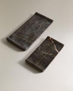 Plateau en marbre minimaliste pour organiser les montres, les lunettes et les téléphones sur la table de chevet avec un design élégant et propre - Product Image 1