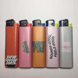 Ensemble de briquets à gaz avec étuis colorés et phrases amusantes, briquets rechargeables - Product Image 1