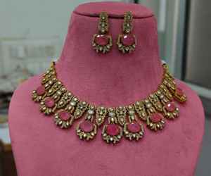 Conjunto de Collar de Primera Calidad con Diseño Minimalista y Moderno, Se Puede Usar con Ropa Étnica y Occidental, Ideal para Fiestas - Product Image 4