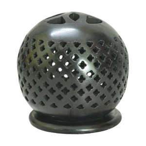 Bougeoir en stéatite naturelle de forme ronde noire brillante avec produit fait main pour article spécial de festival - Product Image 1