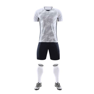 Ensemble d'uniformes de football personnalisés avec logo, vente en gros, maillot de football au design personnalisé, impression par sublimation, vêtements de football personnalisés, short - Product Image 4