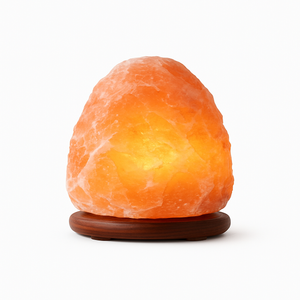 Lampe au sel de roche en cristal naturel de l'Himalaya avec base en bois de style Feng Shui fabriqué à la main pour la décoration intérieure et l'éclairage du bien-être - Product Image 6