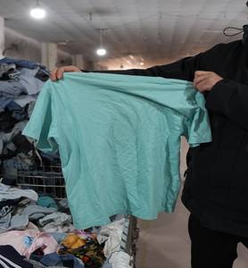 Ropa de Verano Usada para Niños Enfocada en el Medio Ambiente que Apoya Modelos de Negocio Sostenibles de Venta Minorista y Reutilización - Product Image 5