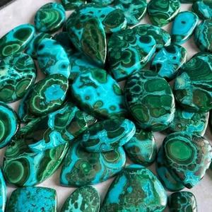 Belles cabochons de chrysocolle et de malachite différents lots de formes et de tailles polies pour la fabrication de bijoux - Product Image 3