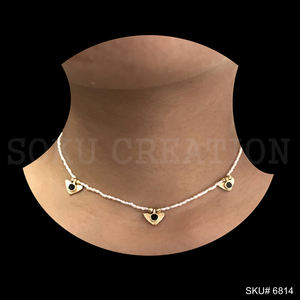 Collar de cadena de Latón chapado en oro hecho a mano, diseño de triángulo pequeño, cuentas de perlas de esmalte negro, declaración cristiana para aniversarios - Product Image 4