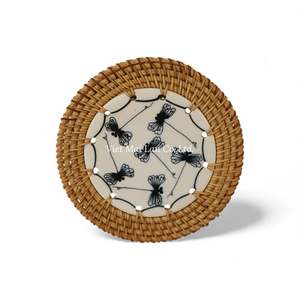 Ensemble de sous-verres bohèmes en rotin faits à la main avec finition naturelle et plateau de rangement pour table basse et usage à table, Vietnam - Product Image 3