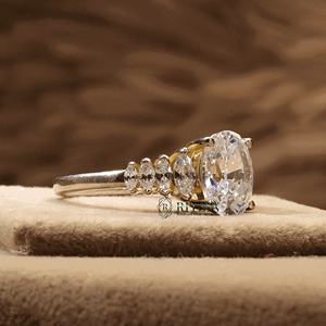 Solitario de diamante de corte ovalado y marquesa con anillo de compromiso de acento para mujer - Product Image 4