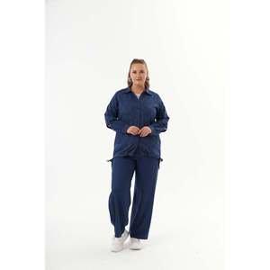 Ensemble deux pièces RMG grande taille en tissu indigo chatoyant, chemise et pantalon, avec manches à boucle D pliables et détails à œillets - Product Image 1
