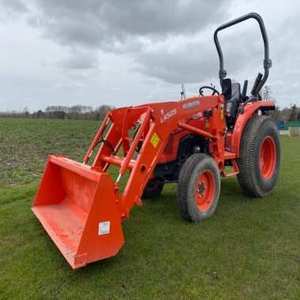 Affordable Used Kubotas M7060 tractor for agriculture field preparation planting tilling and harvesting high performance - Product Image 4