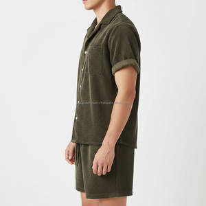 Conjunto de Hombre Personalizado OEM - Camisa de Manga Corta Texturizada Verde Oliva y Pantalones Cortos, Conjunto Casual de 2 Piezas - Product Image 4