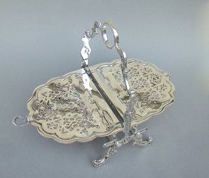 Boîte à biscuits pliante plaquée argent Chauffe-biscuits en métal fabriqué à la main Chauffe-chignon Stand Décoration intérieure de luxe Cadeau de mariage à collectionner - Product Image 5