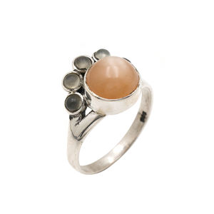 แหวนเงินแท้ 925 ประดับมรกตทรงคลาสสิค ดีไซน์ฝังเพชรแบบ Pave คุณภาพพรีเมียม สำหรับผู้หญิง ยี่ห้อ SILVER EXPORT HOUSE สินค้าขายดี - Product Image 1