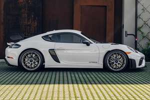 รถยนต์ปี 2025 718 Cay Man GT4 RS Coupe Turbo R18 AWD ไมล์น้อย เกียร์อัตโนมัติ พวงมาลัยซ้าย สภาพดี สีเข้ม ใช้แก๊ส - Product Image 2