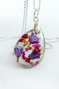 TRADITION UN IQUE RERSIN NEACKLES Creativo hecho a mano Brillante tradición neackles en único cielo azul oscuro Nubes Resina Mujeres - Product Image 2