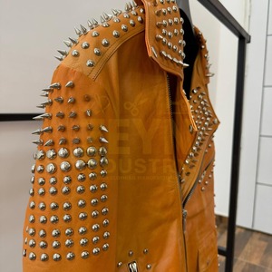 Chaqueta de cuero con tachuelas para hombre, abrigo de motociclista Vintage con diseño de tachuelas de Metal, chaquetas de cuero transpirables personalizadas - Product Image 6