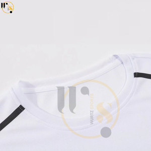 Uniformes de football pour adultes sur mesure de haute qualité vêtements de sport en plein air en polyester durable avec impression high-tech conçue par le fabricant - Product Image 2