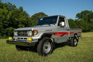 Toyota Land Cruiser FJZ75 de 1994, Coupé Pickup Usado, Motor a Gasolina o Diésel Turbo 4L, Transmisión Manual LHD con Opciones de Volante a la Izquierda - Product Image 4