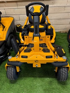Cub Cadet XZ6 Ultima 46, Tractor Cortacésped de Giro Cero de Grado Industrial con Motor de 4 Tiempos, Alta Eficiencia en la Corte de Césped - Product Image 3