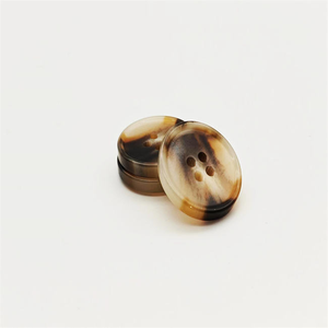 Botones de resina de 4 agujeros ecológicos a la moda de fábrica abrigo de 4 botones personalizado para damas botones de urea de costura de diamantes para ropa - Product Image 2