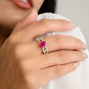 แหวนแต่งงานเพชรและทับทิมทรงวงรีธรรมชาติดีไซน์แบบคลาสสิกดีไซน์จากนักออกแบบในทองคำ14K แข็งสีเหลืองขายส่งเครื่องประดับชั้นดี - Product Image 2