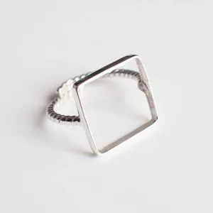 แหวนเงินแท้ 925 ดีไซน์ทันสมัย รูปทรงสี่เหลี่ยมขนาด 7-30 มม. ขอบเกลียว น้ำหนักเบา ขายส่ง เครื่องประดับคุณภาพสูง - Product Image 3