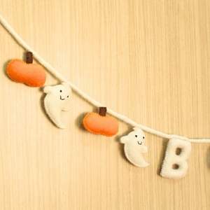 Guirnalda de Halloween de Fieltro de Lana Tradicional Ecológica Premium, Hecha a Mano, con Fantasma y Calabaza, Decoración de Pared Artesanal - Product Image 3