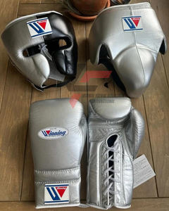 Ensemble de boxe en cuir véritable personnalisable avec votre logo, super confortable, pour le kickboxing, le MMA, le Muay Thai, les gants d'entraînement. - Product Image 4