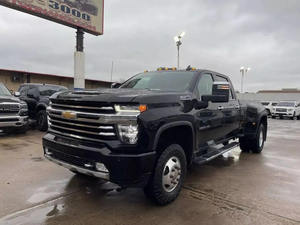 Autos Usados en Muy Buen Estado con Poco Kilometraje, Chevrolet Silverado 3500 HD Crew Cab High Country Pickup 4D 2022 - Product Image 3