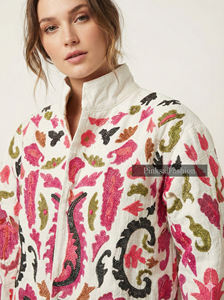 Veste en velours et coton brodée à la main, motif Suzani, style bohème, manteau d'automne-hiver pour femmes, textile indien de luxe, respectueux de l'environnement - Product Image 4