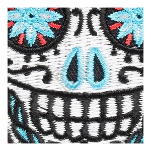 Venta al por mayor personalizado 3D calavera Rosa parches bordados tela de sarga cosido ordenador para sombrero y uso de ropa parches bordados - Product Image 3