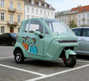 Tricycle électrique fermé sans permis requis pour les trajets urbains en famille de courte durée - Product Image 1