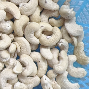 Anacardos crudos W180 W240 W320 de alta calidad de las ventas calientes en Shell 2025 Bolsa de vacío Embalaje Anacardos OEM, ODM - Product Image 1