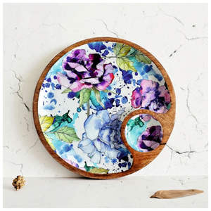 Elegante plato de madera con diseño elegante para ocasiones de fiesta y entretenimiento elegante - Product Image 1